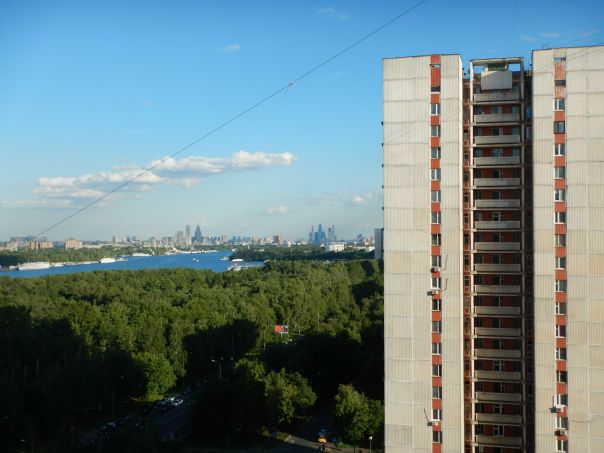 Сдаю однушку просторную, теплую и светлую, 45 квадратов. Вся мебель и техника (стиралка посудомойка и т.д.) Не новая, но рабочая) Большая кухня, можно использовать при необходимости как вторую комнату. <br>Дом-башня, консьерж, отличный вид, огромный балкон, через дорогу парк и Химкинское водохранилище. <br>Метро Планерная - 10 минут, если неспеша идти и слушать птиц)<br>Цена 30000 рублей плюс свет, вода. <br>И еще есть бонус - бесплатный вайфай)<br> Фролов - фото Фото: Сдаю однушку просторную, теплую и светлую, 45 квадратов. Вся мебель и техника (стиралка посудомойка и т.д.) Не новая, но рабочая) Большая кухня, можно использовать при необходимости как вторую комнату. <br>Дом-башня, консьерж, отличный вид, огромный балкон, через дорогу парк и Химкинское водохранилище. <br>Метро Планерная - 10 минут, если неспеша идти и слушать птиц)<br>Цена 30000 рублей плюс свет, вода. <br>И еще есть бонус - бесплатный вайфай)<br> Фролов