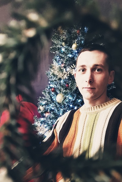 Роман Попов