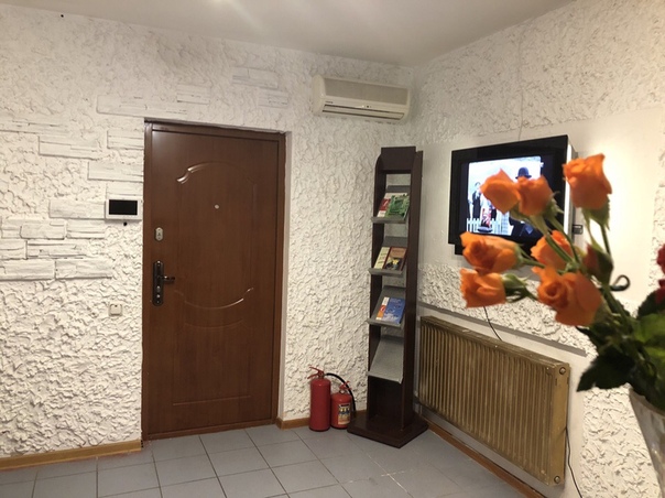 8 (909) 929 43 38<br>Хостел в Люблино. Вы приехали в Москву, на спортивные соревнования, в деловую поездку и не хотите переплачивать за гостиничный номер - тогда Вам в наш хостел. Хостел расположен на Люблинской 59. Вся инфраструктура в шаговой доступности. Автобусная остановка напротив хостела. В хостеле выполнен евро-ремонт. Спальные места оборудованы латексными матрасами. Всегда чистое постельное белье и полотенце. ЖК-телевизор. Высокоскоростной интернет. Ежедневная влажная уборка. На кухне есть все необходимое для приготовления пищи (набор кастрюль и сковородок, столовые приборы, чайник, заварной чайник). Сахар, соль, чай, кофе, крупы, подсолнечное масло - бесплатно. В номере 4 места. Стоимость проживания от 350 до 600 рублей в сутки в зависимости от срока проживания и количества проживающих. Звоните и бронируйте! - фото Фото: 8 (909) 929 43 38<br>Хостел в Люблино. Вы приехали в Москву, на спортивные соревнования, в деловую поездку и не хотите переплачивать за гостиничный номер - тогда Вам в наш хостел. Хостел расположен на Люблинской 59. Вся инфраструктура в шаговой доступности. Автобусная остановка напротив хостела. В хостеле выполнен евро-ремонт. Спальные места оборудованы латексными матрасами. Всегда чистое постельное белье и полотенце. ЖК-телевизор. Высокоскоростной интернет. Ежедневная влажная уборка. На кухне есть все необходимое для приготовления пищи (набор кастрюль и сковородок, столовые приборы, чайник, заварной чайник). Сахар, соль, чай, кофе, крупы, подсолнечное масло - бесплатно. В номере 4 места. Стоимость проживания от 350 до 600 рублей в сутки в зависимости от срока проживания и количества проживающих. Звоните и бронируйте!