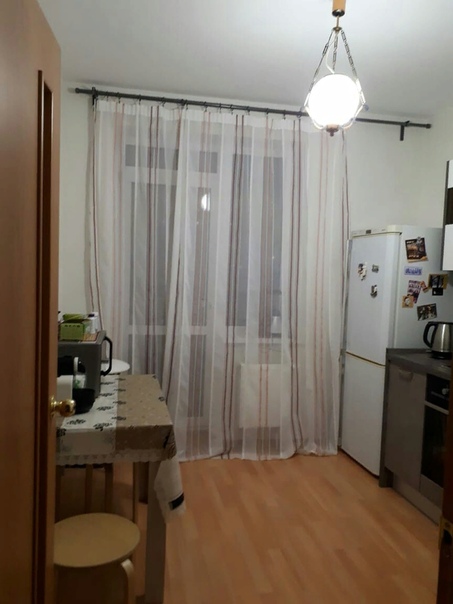 м.Беляево — 800 м <br>Генерала Антонова, 8 <br>Сдам 1 комнатную квартиру на длительное проживание. В квартире имеются: диван, шкаф зеркальный, стенка, комод, кухонный гарнитур, обеденный стол, холодильник, эл.плита с духовкой, стиральная машинка. Чистая аккуратная квартира. <br>Аренда 33000+свет и вода. Мой телефон 89653095408 - фото Фото: м.Беляево — 800 м <br>Генерала Антонова, 8 <br>Сдам 1 комнатную квартиру на длительное проживание. В квартире имеются: диван, шкаф зеркальный, стенка, комод, кухонный гарнитур, обеденный стол, холодильник, эл.плита с духовкой, стиральная машинка. Чистая аккуратная квартира. <br>Аренда 33000+свет и вода. Мой телефон 89653095408