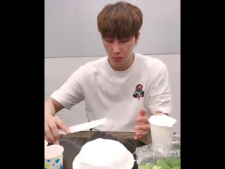 VROMANCE's Instagram 180712