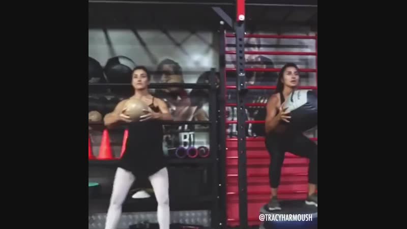 Кто круче фитоняша или балерина!