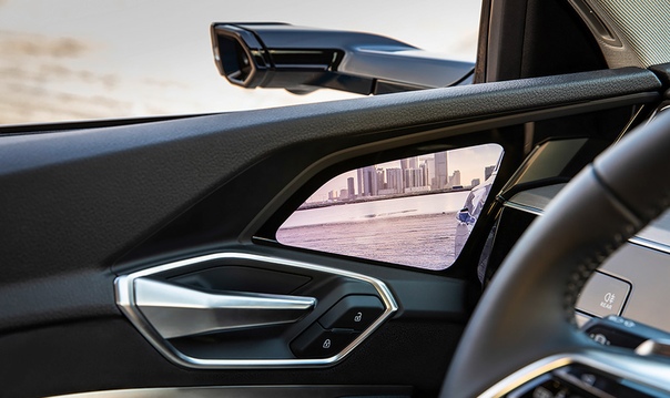 Провод для беспокойства. Тест-драйв Audi E-Tron. Audi сделала то, о чем просил весь мир: электрокар из Ингольштадта, в отличие от конкурентов, не кричит о своем «зеленом» бэкграунде. Это такая