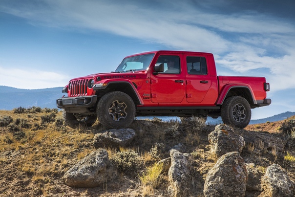 Россиянам предложат «Гладиатора» от марки Jeep. Похоже, что дебютировавший в Лос-Анджелесе рамный пикап доберется и до нашей страны.В частности, в беседе представители марки не стали отрицать