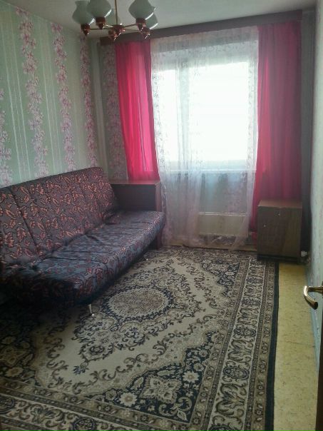 Сдается комната в г. Москва г. Московский для девушки.<br>В 3 ком. Квартире.В квартире проживают ещё 2 девушки без хозяев. Рядом а/п Внуково. и м. Саларьево. Стоимость 12500. в месяц, счетчики включены. Залог 11700. <br>В квартире есть современная стиральная машинка, электрическая плита, холодильник. В ЛС. - фото Фото: Сдается комната в г. Москва г. Московский для девушки.<br>В 3 ком. Квартире.В квартире проживают ещё 2 девушки без хозяев. Рядом а/п Внуково. и м. Саларьево. Стоимость 12500. в месяц, счетчики включены. Залог 11700. <br>В квартире есть современная стиральная машинка, электрическая плита, холодильник. В ЛС.