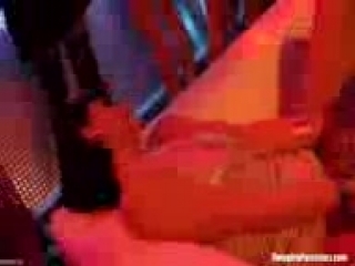 секс в ночном клубе У этих пьяных тёлок совсем слетели тормоза! 18+