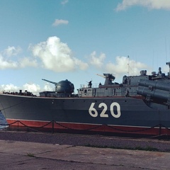 Yaroslav Sergeev on Instagram: “Полуденный выстрел в Кронштадте. #традиции #ВМФ #СПб #Питер #Кронштадт”