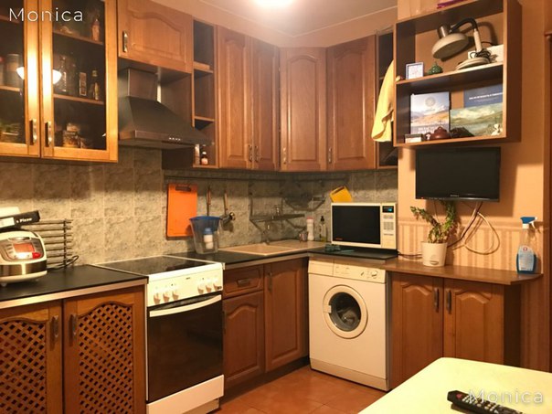 Сдаётся просторная комната, с балконом за 23 500.<br>В квартире есть вся необходимая бытовая техника, для комфортного проживания. <br>В соседней комнате проживают две девушки. Одной 27, другой 25. <br>Работающие.<br>Оплата 23500 + (свет и вода, делим на троих). <br>Ищем себе в соседи одного чистоплотного, работающего парня (или девушку).<br>Заселение с 20 апреля. <br>Без комиссии!<br>Подробнее на - фото Фото: Сдаётся просторная комната, с балконом за 23 500.<br>В квартире есть вся необходимая бытовая техника, для комфортного проживания. <br>В соседней комнате проживают две девушки. Одной 27, другой 25. <br>Работающие.<br>Оплата 23500 + (свет и вода, делим на троих). <br>Ищем себе в соседи одного чистоплотного, работающего парня (или девушку).<br>Заселение с 20 апреля. <br>Без комиссии!<br>Подробнее на