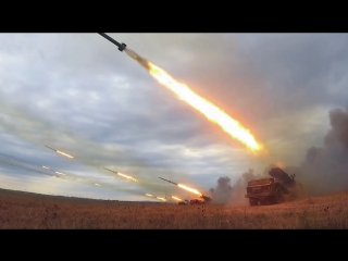 Масштабные кадры стрельбы РСЗО «Ураган» на полигоне Цугол в рамках маневров «Восток-2018»