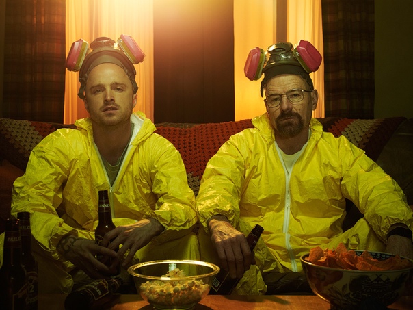 10 лет назад вышел сериал «Во все тяжкие», который любят и обсуждают до сих пор. Это «самое рейтинговое телешоу всех времен», которое имеет 16 статуэток «Эмми» и два «Золотых глобуса».