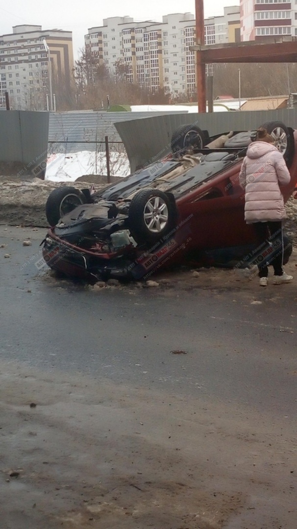 В Курске «поймал крышу» «Фольксваген Поло» - все живы (фото)