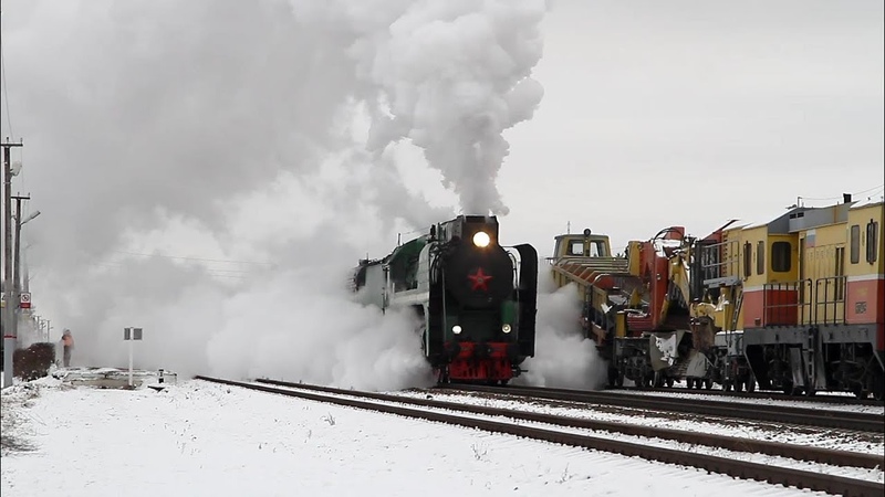 Паровоз П36 0120 с ретро-поездом.