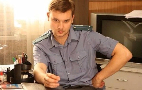 Владимир Фекленко Владимир Фекленко российский актер театра и кино, который знаком телезрителям по участию в популярных сериальных проектах «Глухарь», «Мухтар. Новый след» и «Универ. Новая