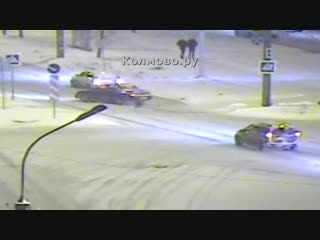 Неожиданный выезд. Момент ДТП на Мира (32) - Попова в Великом Новгороде. ~18:33, 22.12.18 | https://vk.com/public17699037