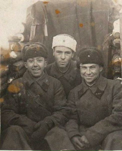 Редкое фото.<br>18-летний артиллерист Юрий Никулин во время советско-финской войны. Сестрорецк, 1940 год. - фото Фото: Редкое фото.<br>18-летний артиллерист Юрий Никулин во время советско-финской войны. Сестрорецк, 1940 год.