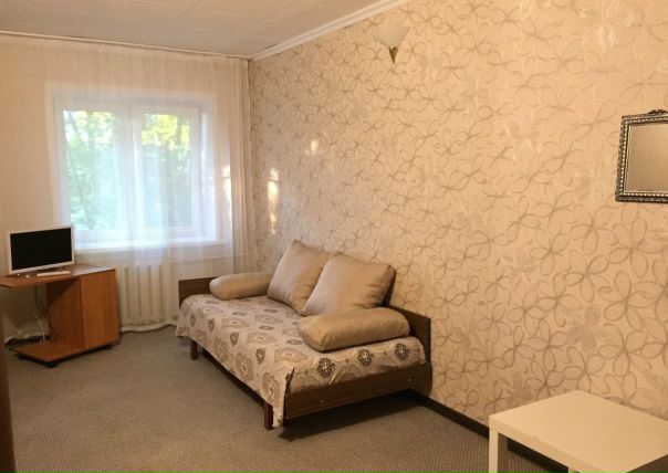 Фото: Сдается комната в 2-к квартире, 3/5 эт. Метро Алтуфьево. Не агентство! Собственник! <br>Аренда 15000р/мес.<br>Из техники есть всё! Стиральная машина, холодильник, микроволновка, телевизор смарт тв! Интернет wifi! Строго одной девушке! Адрес: Москва, Дмитровское шоссе 141/1.<br>Звоните 8 963 677 00 77 Артём.