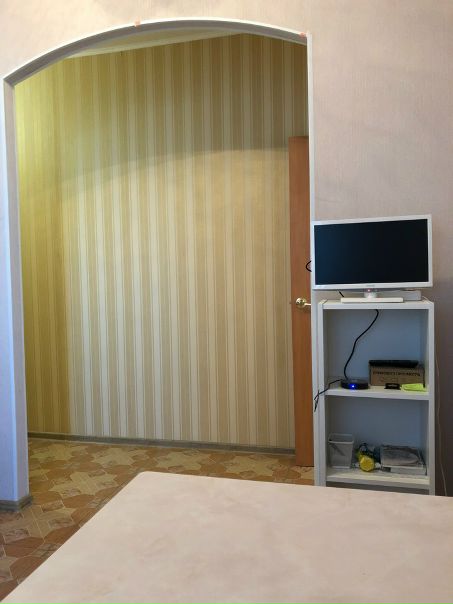 Фото: С 16 августа сдаётся уютная девчачья комната для одной девушки. Комната 17 кв.м с большим балконом. Площадь всей квартиры 58 кв.м. Новостройка бизнес-класса, 2 мин от м. Рязанский проспект.<br><br>В соседней комнате проживает одна девушка.<br>Без комиссии. 22 тыс/ месяц. Дополнительно свет+вода по счётчикам. Депозит 100%.