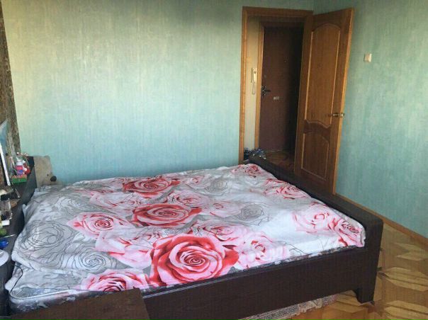 Фото: Ищу соседку в двухкомнатную квартиру.<br>До м.Бабушкинская 5 минут пешком.<br>Рядом ТЦ Клён, Атак, Дикси, Фитнес. <br>С оформлением договора через собственника, не субаренда.<br>Ориентировочно, с учетом интернета и к/у, в месяц 19 000-19 500 руб. <br>Заезд возможен 28 мая.<br>В соседней комнате только я.<br> Старцева