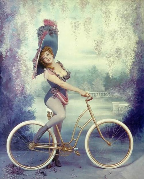 Marilyn Monroe in Fabled Enchantresses by Richard Avedon, 1958 for LIFE. Осенью 1958 года великий Ричард Аведон сфотографировал Мэрилин Монро в образах великих актрис прошлого: Лилиан Рассел,