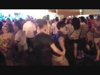 14-летний мальчик пригласил девушку на танец