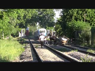 C N N( mass-media & video)📹 - Почти потерял свою задницу Train very close call