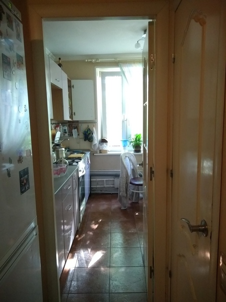 Сдается изолированная комната м Домодедовская, пешком мин 7-10 в 2х. комн квартире, в соседней комнате (я и сын 15 лет)мы то адекватные, спокойные, занятые.. квартира чистая, уютная, все есть..в комнате ортопедический 2х спальный диван, компьютерный стол, сушка, гардеробная, балкон, полы ламинат, wi-fe, подъезд чистый, видеонаблюдение, хорошие соседи ...рядом ТЦ, рынок, магазины, фитнес,,кинотеатр. хозяйка приезжает раз в месяц только за оплатой..20000+ком (свет, вода, газ)и депозит за последний месяц...с хозяйкой можно договориться разбить депозит...сдается одному человеку, без животных, без кучей родственников..мы за взаимоуважение, личное пространство, чистоту и порядок, без курения в квартире..заехать можно с 18.. писать лс<br> - фото Фото: Сдается изолированная комната м Домодедовская, пешком мин 7-10 в 2х. комн квартире, в соседней комнате (я и сын 15 лет)мы то адекватные, спокойные, занятые.. квартира чистая, уютная, все есть..в комнате ортопедический 2х спальный диван, компьютерный стол, сушка, гардеробная, балкон, полы ламинат, wi-fe, подъезд чистый, видеонаблюдение, хорошие соседи ...рядом ТЦ, рынок, магазины, фитнес,,кинотеатр. хозяйка приезжает раз в месяц только за оплатой..20000+ком (свет, вода, газ)и депозит за последний месяц...с хозяйкой можно договориться разбить депозит...сдается одному человеку, без животных, без кучей родственников..мы за взаимоуважение, личное пространство, чистоту и порядок, без курения в квартире..заехать можно с 18.. писать лс<br>