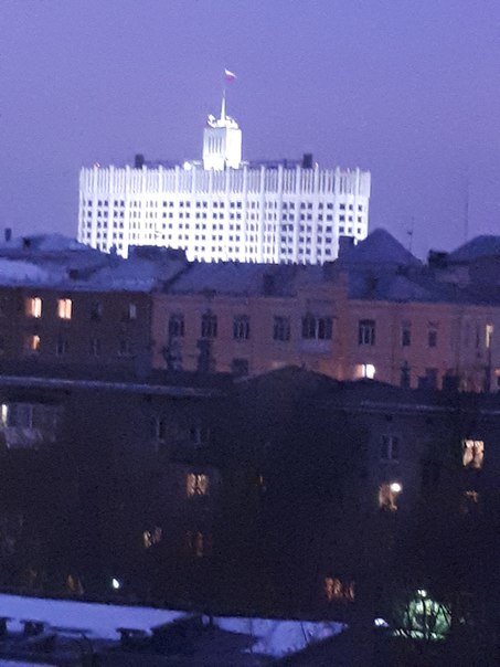 Сдаю на длительный срок 1ккв.<br>Этаж 8/9, сделан свежий косметический ремонт.<br>Идеальное расположение ЦЕНР МОСКВЫ. <br>м.краснопресненская/баррикадная 5 мин.<br>м.улица 1905года 7мин.<br>Возможен Вариант для вьезда со своей мебелью.<br>В квартире есть: шкаф, стол, стулья,1 спальное место,пылесос, холодильник, стиральная машина, утюг, посуда,телевизор.<br>Ищу 1 женщину/мужчину славяна или семейную пару .<br>От 35 до 45 лет. Платежеспособную/ого. Без в/п. <br><br>Закрытый двор. Тишина и покой. Во дворе спортивная площадка. Окна во двор. Из окна захватывающий вид на Правительство Москвы и гостиницу Украина. Наниматель оплачивает свет.<br>Депозит 100% можно разбить на 2 месяца. - фото Фото: Сдаю на длительный срок 1ккв.<br>Этаж 8/9, сделан свежий косметический ремонт.<br>Идеальное расположение ЦЕНР МОСКВЫ. <br>м.краснопресненская/баррикадная 5 мин.<br>м.улица 1905года 7мин.<br>Возможен Вариант для вьезда со своей мебелью.<br>В квартире есть: шкаф, стол, стулья,1 спальное место,пылесос, холодильник, стиральная машина, утюг, посуда,телевизор.<br>Ищу 1 женщину/мужчину славяна или семейную пару .<br>От 35 до 45 лет. Платежеспособную/ого. Без в/п. <br><br>Закрытый двор. Тишина и покой. Во дворе спортивная площадка. Окна во двор. Из окна захватывающий вид на Правительство Москвы и гостиницу Украина. Наниматель оплачивает свет.<br>Депозит 100% можно разбить на 2 месяца.