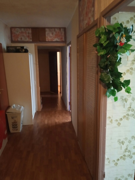 Сдаю комнату в КУПЧИНО,15кв.м.в трёхкомнатной квартире.Метро(Купчино в пешей доступности 10мин)В комнате есть диван ,шкаф,комод,тумбочка с телевизором.Комната закрывается на ключ.Всё необходимое для проживания есть,холодильник большой,стиральная машинка,микроволновка,утюг,чайник,фен.Есть Вай-Фай.Этаж 4/9,лифт.В квартире проживает парень один и пара.Пьянок-гулянок нет,чистая,спокойная квартира.Я не агент,Я собственница!!!<br>Цена 12500руб-Всё включено.Без комиссии.Залог 2т.руб. - фото Фото: Сдаю комнату в КУПЧИНО,15кв.м.в трёхкомнатной квартире.Метро(Купчино в пешей доступности 10мин)В комнате есть диван ,шкаф,комод,тумбочка с телевизором.Комната закрывается на ключ.Всё необходимое для проживания есть,холодильник большой,стиральная машинка,микроволновка,утюг,чайник,фен.Есть Вай-Фай.Этаж 4/9,лифт.В квартире проживает парень один и пара.Пьянок-гулянок нет,чистая,спокойная квартира.Я не агент,Я собственница!!!<br>Цена 12500руб-Всё включено.Без комиссии.Залог 2т.руб.