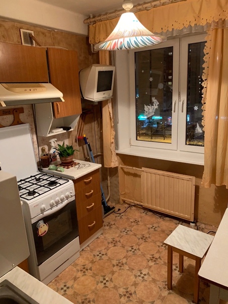 Фото: Сдается на длительный срок просторная 1-комнатная квартира в Чертаново Северном районе. До метро Чертановская 7 минут пешком.Сумской проезд 12 к2. <br>Только для граждан РФ!Семейная пара или девушкам! <br>Общая площадь 40 кв.метров, комната 20 метров, кухня 10 метров. Квартира в отличном состоянии, сделан свежий и качественный ремонт, есть вся необходимая мебель и бытовая техника для комфортного проживания. Возможно проживание с детьми и домашними животными. Звоните и договоримся о просмотре в удобное для Вас время! <br>Фото 100% Оригинал! <br>Цена: 26000+КУ <br>Комиссия 50% <br>Звоните: +79653095408 <br>#сдамквартирувмоскве #сдамквартиру #сдамкомнатувмоскве #сдамкомнату #арендамосква #снятькомнату #снимукомнату #арендаквартир #снятькомнатувмоскве #снятьквартирувмоскве
