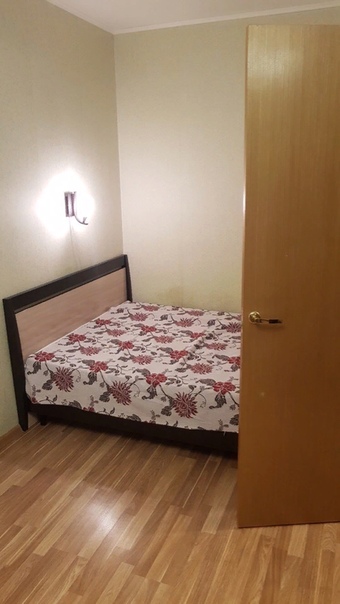 Квартира площадью 38 кв метров (комната 19 кв, кухня 10 кв, совмещённый туалет и ванная 4 кв, коридор 4 кв), расположена на 9 этаже 14 этажного дома, по адресу: Озёрная 31 к3 <br>Квартира сдаётся впервые. <br>В ней есть все необходимое для нормальной жизни: современный духовой шкаф , варочная панель, новая стиральная машина, холодильник, большой шкаф, диван и кровать. <br>До метро Озёрная 5 минут пешком. <br>Магазины «Пятерочка», «Магнит», в соседних домах. <br>Стоимость аренды 28 тыс руб +КУ. <br>Залог 14 тыс руб верну при съезде. <br>Очень хочу чтобы в квартире жили порядочные и аккуратные люди, которые будут бережно относится к имуществу. <br>Телефон для связи 89653095408 - фото Фото: Квартира площадью 38 кв метров (комната 19 кв, кухня 10 кв, совмещённый туалет и ванная 4 кв, коридор 4 кв), расположена на 9 этаже 14 этажного дома, по адресу: Озёрная 31 к3 <br>Квартира сдаётся впервые. <br>В ней есть все необходимое для нормальной жизни: современный духовой шкаф , варочная панель, новая стиральная машина, холодильник, большой шкаф, диван и кровать. <br>До метро Озёрная 5 минут пешком. <br>Магазины «Пятерочка», «Магнит», в соседних домах. <br>Стоимость аренды 28 тыс руб +КУ. <br>Залог 14 тыс руб верну при съезде. <br>Очень хочу чтобы в квартире жили порядочные и аккуратные люди, которые будут бережно относится к имуществу. <br>Телефон для связи 89653095408