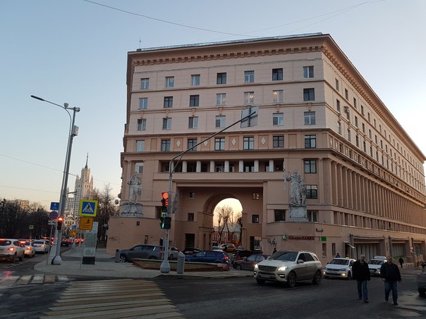 Сдам комнату в центре Москвы на Покровском бульваре недалеко от Кремля (2км) комната 13 метров закрывается на ключ . 1500 руб от 3х суток . Писать в личку или бронировать через airbnb <br> - фото Фото: Сдам комнату в центре Москвы на Покровском бульваре недалеко от Кремля (2км) комната 13 метров закрывается на ключ . 1500 руб от 3х суток . Писать в личку или бронировать через airbnb <br>
