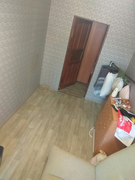 СПб<br>Сдам комнату в коммунальной квартире одному (одной) съемщику (це). В квартире проживает три человека, собака и кот. Есть стиральная машина, холодильник. Комната полностью мебелирована, сан.узел раздельный. оплата 10000 + Wi-Fi, свет. Залог 50%, можно разделить. Не агент. - фото Фото: СПб<br>Сдам комнату в коммунальной квартире одному (одной) съемщику (це). В квартире проживает три человека, собака и кот. Есть стиральная машина, холодильник. Комната полностью мебелирована, сан.узел раздельный. оплата 10000 + Wi-Fi, свет. Залог 50%, можно разделить. Не агент.