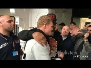 Скандальный Шеннон Бриггс встретился с Александром Поветкиным на взвешивании #ДжошуаПоветкин.