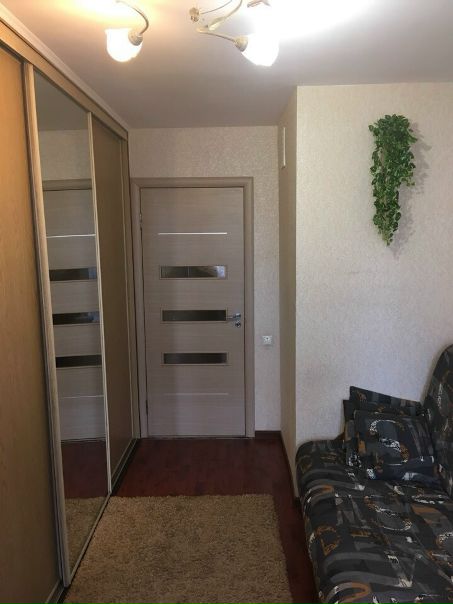 Сдается комната от собственника в 5 х минутах от ст. метро Пионерская. <br>Комната 17 кв м по адресу: аллея Поликарпова. В коммунальной квартире.Места общего пользования в хорошем состоянии (сделан ремонт), имеется холодильник, стиральная машинка, микроволновка, кухонная утварь, пылесос, утюг. <br>Комната сдаётся для девушки. <br>Стоимость: 12 т.р. в месяц (ку уже включены). <br>залог 6 т.р. <br>По всем вопросам в л.с - фото Фото: Сдается комната от собственника в 5 х минутах от ст. метро Пионерская. <br>Комната 17 кв м по адресу: аллея Поликарпова. В коммунальной квартире.Места общего пользования в хорошем состоянии (сделан ремонт), имеется холодильник, стиральная машинка, микроволновка, кухонная утварь, пылесос, утюг. <br>Комната сдаётся для девушки. <br>Стоимость: 12 т.р. в месяц (ку уже включены). <br>залог 6 т.р. <br>По всем вопросам в л.с