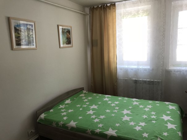 Фото: Сдаю 1к. квартиру в Томилино, Экопарк, на длительный срок. <br>Двуспальная кровать, шкаф, стол, комод, табуретки, кухонный гарнитур, мультиварка, стиральная машинка Сименс. <br>Пешком от ст.Томилино, минут 8-10, мимо парка. Прямая электричка от м.Выхино, м.Авиамоторная, м.Электрозаводская, м.Комсомольская (Казанский вокзал), МЦК Андроновка. <br>Автобусы и маршрутки до м.Лермонтовский проспект и м.Выхино - 500м. <br>Цена: 22000р. + депозит + коммуналка 1500р. с человека. Комиссий нет, напрямую от собственника. Рассмотрим славян.<br>т. 8(926)178-03-00 <br>Виталий