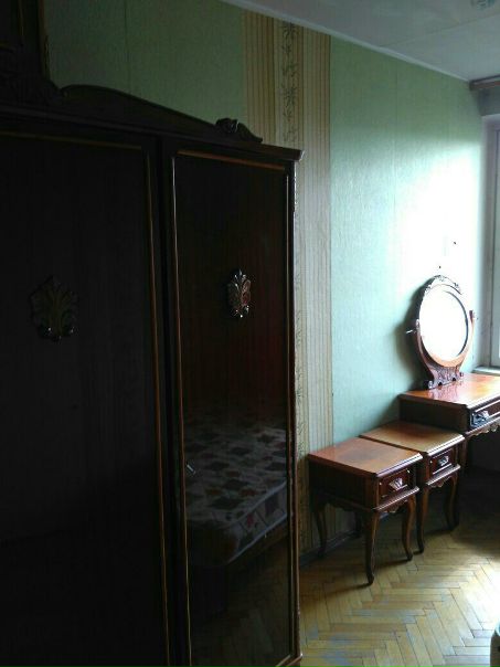 Москва, м. Черкизовская, в пешей доступности!<br><br>Сдам отдельную комнату в 2х-комнатной квартире. От м. Черкизовская и МЦК Локомотив 7 минут пешком, 13 минут на метро до м. Чистые пруды, магазин АШАН рядом с метро, через дорогу от парка стадион Локомотив, парк и пруд.<br><br>В соседней комнате проживаю я и соседка. Рассматриваем только 1 или двух девушек. Есть интернет, стиральная машинка. В подъезде консъерж. Залог 2000 руб за одного человека (коммунальные платежи). За месяц плата за всю комнату около 20 тыс со всеми платежами. Комната 16м2, просторная кухня 18м2. Комната свободна, можно заезжать - фото Фото: Москва, м. Черкизовская, в пешей доступности!<br><br>Сдам отдельную комнату в 2х-комнатной квартире. От м. Черкизовская и МЦК Локомотив 7 минут пешком, 13 минут на метро до м. Чистые пруды, магазин АШАН рядом с метро, через дорогу от парка стадион Локомотив, парк и пруд.<br><br>В соседней комнате проживаю я и соседка. Рассматриваем только 1 или двух девушек. Есть интернет, стиральная машинка. В подъезде консъерж. Залог 2000 руб за одного человека (коммунальные платежи). За месяц плата за всю комнату около 20 тыс со всеми платежами. Комната 16м2, просторная кухня 18м2. Комната свободна, можно заезжать