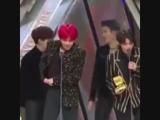 Namjoon encouraged Taehyung to give the speech again, hes always so supportive Taehyung sm