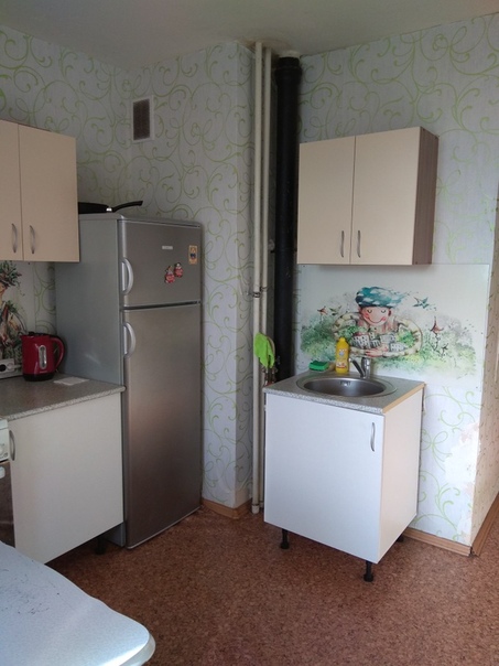 Фото: Санкт-петербург Сдаётся 1к кв по адресу кондратьевский 70. Ближайшее метро лесная, пл.Ленина .<br>Есть мебель, холодильник, стиральная машина. В комнате французский балкон, на кухне лоджия. Есть телевизор с кабельными каналами. совмещенный су.  Ищу не шумных людей на длительный срок. можно с животными( не с собаками),можно с ребёнком.<br>Залог возвращается при съезде.<br>Сдаётся без комиссии.<br>23000 + ку. залог 0.5 месяца<br>+79046332372