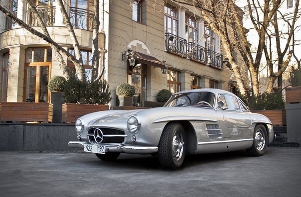 Красавец Mercedes-Benz 300SL 