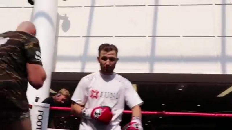 Фьюри провел открытую тренировку