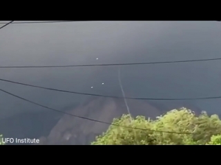 Salik.biz : 3 НЛО попало на видео