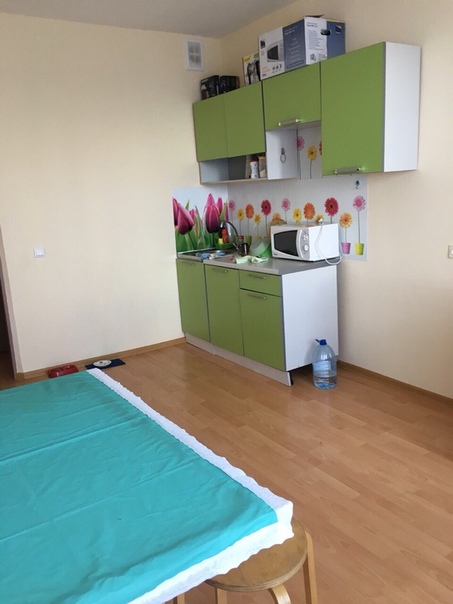 Софийская 48 к 4 Новый кирпичный дом <br>Международная ломоносовская <br>Отличная Комната 22 м в большой 2 Ккв . Есть все необходимое для комфортного проживания . Холодильник и стиральная машинка . Только на длительный срок , для русских граждан !!!<br>Соседи во второй комнате семейная пара и кот. Звоните ) от собственника без комиссии .<br>89046301919 Ирина - фото Фото: Софийская 48 к 4 Новый кирпичный дом <br>Международная ломоносовская <br>Отличная Комната 22 м в большой 2 Ккв . Есть все необходимое для комфортного проживания . Холодильник и стиральная машинка . Только на длительный срок , для русских граждан !!!<br>Соседи во второй комнате семейная пара и кот. Звоните ) от собственника без комиссии .<br>89046301919 Ирина