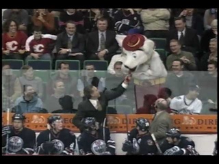 Craig MacTavish vs. Harvey the Hound