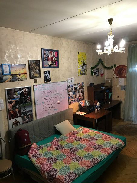 Сдается комната по адресу: Беговая Аллея дом 3 , это район метро Белорусская 10 минут пешком 3 минуты на любом транспорте (ходит круглосуточно ) . Комната 16 кв метров , квартира 2 х комнатная сталинка 8 этаж . В доме магазины Магнолия и Пятерочка , а так же остановка автобусов и маршруток. Окна выходят в тихий двор с видом на Москва Сити. Новая ванная , Wi fi , все постельное белье , чашки , одеяла и полотенца все есть , вся кухонная и ванная утварь , заехал и живи ничего не надо , есть возможность оставить хороший пк компьютер с большим монитором и принтер . есть стиральная машина бошш , хороший пылесос и вся техника , новые батареи ... в квартире есть свобода самовыражения и пространство для творчества , уважительное и лояльное отношение (вас не станут тревожить без надобности ) Так как дом сталинский, стены толстенные и соседей совсем не слышно . Поэтому можно слушать музыку и вести себя свободно.<br>Квартира большая 56 кв метров плюс балкон , на выбор сдается одна из 2 х комнат маленькая 20 000рублей , большая 25 000р плюс балкон , залог за последний месяц , есть вариант его разбить, также возможно взять всю квартиру ... Заключаем договор, всё официально. Срочно! 22-го последний срок!! <br>Звоните в любое время 89259777739 пишите в личку, просмотр в любое время<br> - фото Фото: Сдается комната по адресу: Беговая Аллея дом 3 , это район метро Белорусская 10 минут пешком 3 минуты на любом транспорте (ходит круглосуточно ) . Комната 16 кв метров , квартира 2 х комнатная сталинка 8 этаж . В доме магазины Магнолия и Пятерочка , а так же остановка автобусов и маршруток. Окна выходят в тихий двор с видом на Москва Сити. Новая ванная , Wi fi , все постельное белье , чашки , одеяла и полотенца все есть , вся кухонная и ванная утварь , заехал и живи ничего не надо , есть возможность оставить хороший пк компьютер с большим монитором и принтер . есть стиральная машина бошш , хороший пылесос и вся техника , новые батареи ... в квартире есть свобода самовыражения и пространство для творчества , уважительное и лояльное отношение (вас не станут тревожить без надобности ) Так как дом сталинский, стены толстенные и соседей совсем не слышно . Поэтому можно слушать музыку и вести себя свободно.<br>Квартира большая 56 кв метров плюс балкон , на выбор сдается одна из 2 х комнат маленькая 20 000рублей , большая 25 000р плюс балкон , залог за последний месяц , есть вариант его разбить, также возможно взять всю квартиру ... Заключаем договор, всё официально. Срочно! 22-го последний срок!! <br>Звоните в любое время 89259777739 пишите в личку, просмотр в любое время<br>
