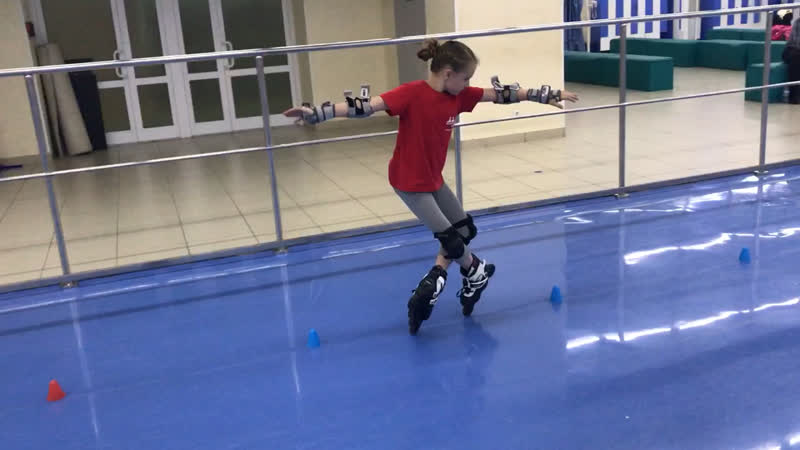 Алиса встала в бабочку! Роллер-Омск