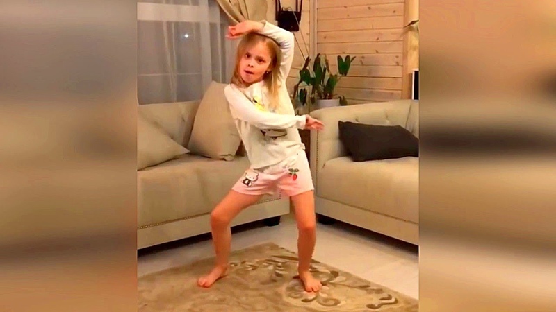 МИЛАНА ГОГУНСКАЯ КЛАССНО ТАНЦУЕТ!