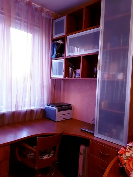 Цена :5500 <br>Все вопросы по тел :89822527469 <br>Сдам комнату в 2 комнатной квартире комнату для 1 девушки на длительный срок в большую уютную комнату 2-к квартиры. во 2 комнате проживает девушка 22 года. <br>Квартира 2-комнатная, евроремонт, очень красивая и уютная. отдельная кровать несколько шкафов, в комнате есть письменный стол. <br>так же квартира полностью оборудована техникой есть все включая ложки,вилки ножи,кастрюли,сковородки. <br>Заселиться можно с 25.03 - фото Фото: Цена :5500 <br>Все вопросы по тел :89822527469 <br>Сдам комнату в 2 комнатной квартире комнату для 1 девушки на длительный срок в большую уютную комнату 2-к квартиры. во 2 комнате проживает девушка 22 года. <br>Квартира 2-комнатная, евроремонт, очень красивая и уютная. отдельная кровать несколько шкафов, в комнате есть письменный стол. <br>так же квартира полностью оборудована техникой есть все включая ложки,вилки ножи,кастрюли,сковородки. <br>Заселиться можно с 25.03