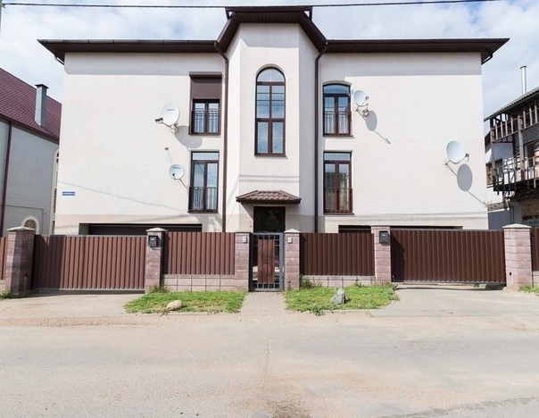Продается видовая 4 к квартира 228 кв.м в центральном районе Минска. По Ул. Багратиона. +гараж, участок 2 сотки, котельная. В квартире 2 спальни, большая гостиная+кухня, раб.кабинет, гардеробная, 2 санузла, лоджия. Цена 12 млн.российских рублей. Квартиру можно арендовать на длительный срок на период продажи квартиры. 60 т.р.+ку <br>#продам #недвижимость_белоруссия #белоруссия <br>Подробнее информация : <br>Елена Viber +7 911 144 70 6девять - фото Фото: Продается видовая 4 к квартира 228 кв.м в центральном районе Минска. По Ул. Багратиона. +гараж, участок 2 сотки, котельная. В квартире 2 спальни, большая гостиная+кухня, раб.кабинет, гардеробная, 2 санузла, лоджия. Цена 12 млн.российских рублей. Квартиру можно арендовать на длительный срок на период продажи квартиры. 60 т.р.+ку <br>#продам #недвижимость_белоруссия #белоруссия <br>Подробнее информация : <br>Елена Viber +7 911 144 70 6девять