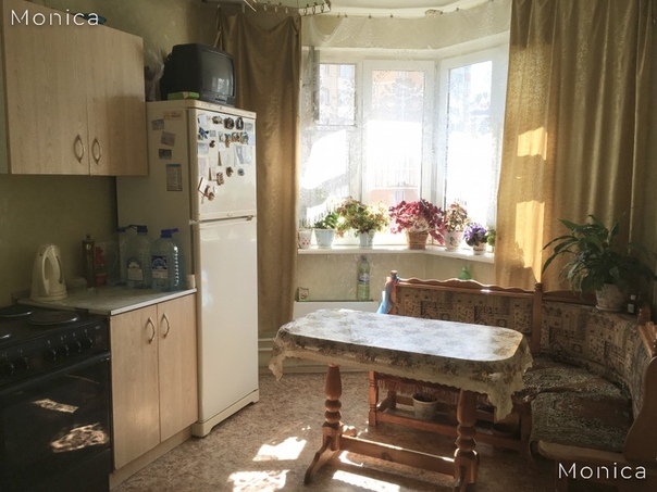 Фото: Сдается комната 19 кв. м с балконом в двухкомнатной квартире. Предпочтительно девушке или паре. Все необходимое имеется. <br>В соседней комнате проживаю я (арендатор). <br>В марте в ванной, туалете, коридоре проведен полный ремонт. <br>В комнате вы можете по желанию также сделать ремонт и перестановку на ваш вкус. <br>С/у раздельный, кухня просторная с эркером. <br>Пешая доступность до м. 