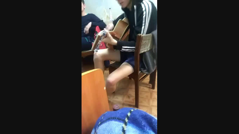 Рома дрочить гитару